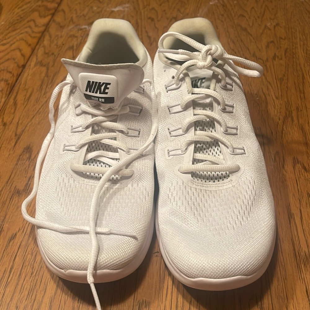 Womens Nike free RN white womens size 11